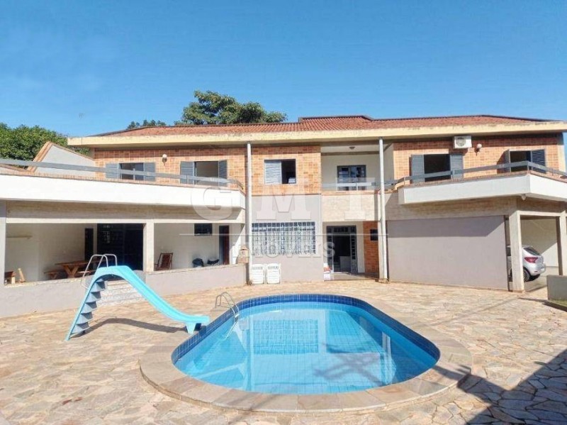 Casa à venda com 4 quartos, 1500m² - Foto 1