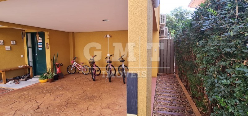 Casa de Condomínio à venda com 3 quartos, 222m² - Foto 2