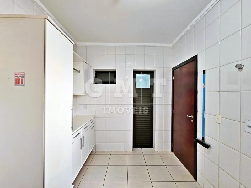 Apartamento para alugar com 3 quartos, 141m² - Foto 11