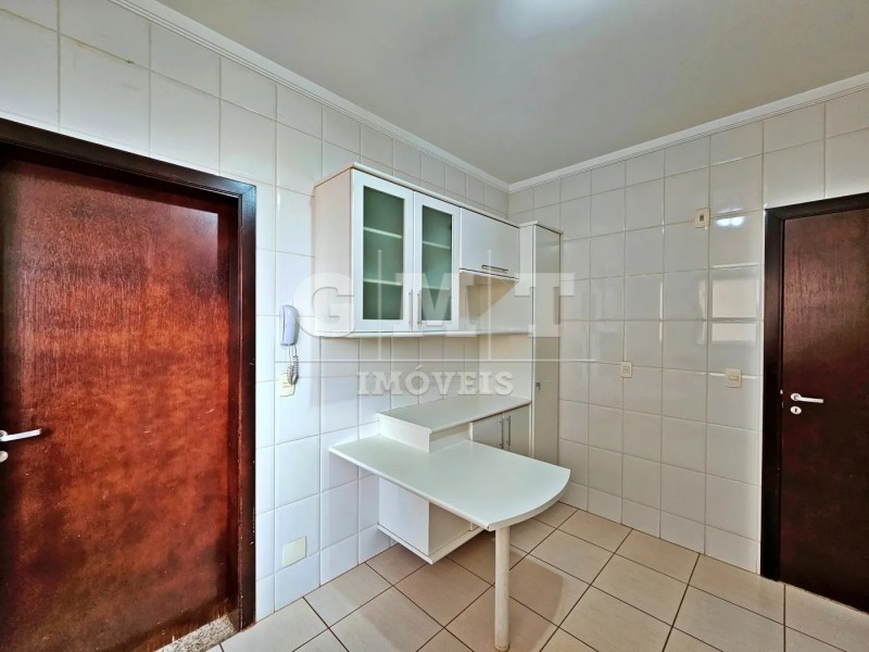 Apartamento para alugar com 3 quartos, 141m² - Foto 9