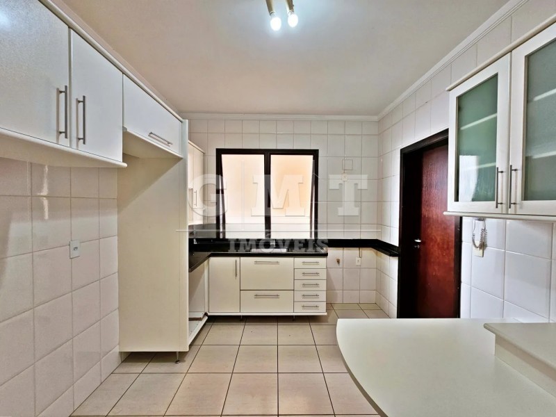 Apartamento para alugar com 3 quartos, 141m² - Foto 8