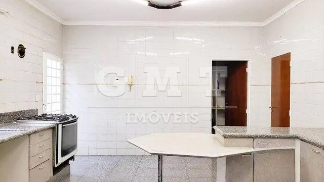 Casa para alugar com 4 quartos, 250m² - Foto 10