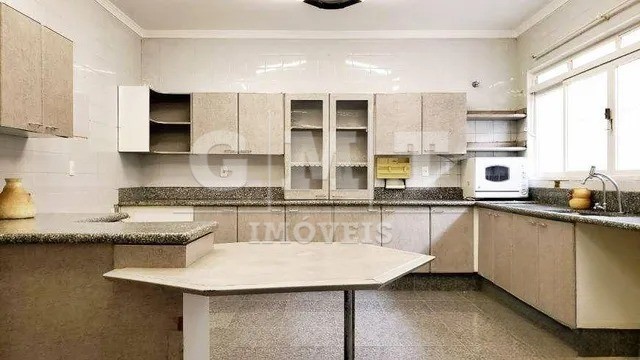 Casa para alugar com 4 quartos, 250m² - Foto 4