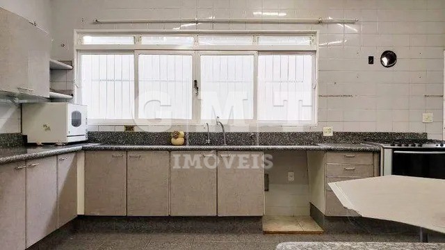 Casa para alugar com 4 quartos, 250m² - Foto 11