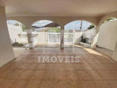 Casa para alugar com 4 quartos, 250m² - Foto 2