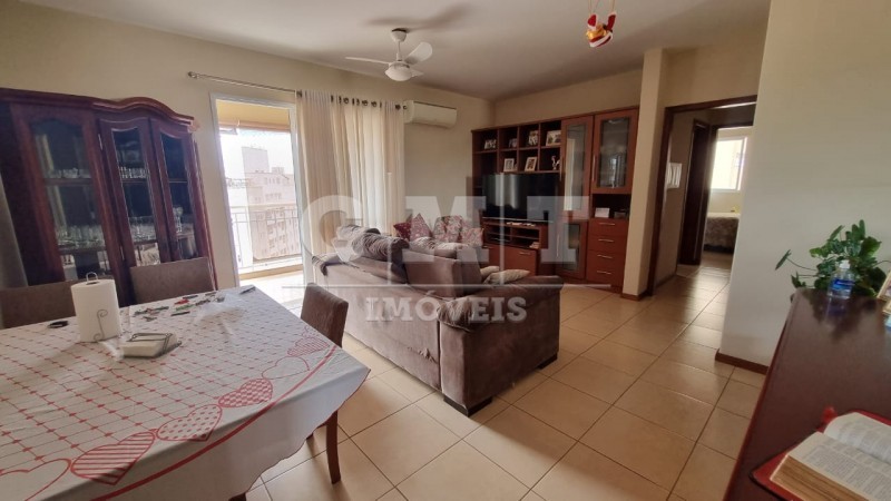 Apartamento à venda com 3 quartos, 107m² - Foto 2