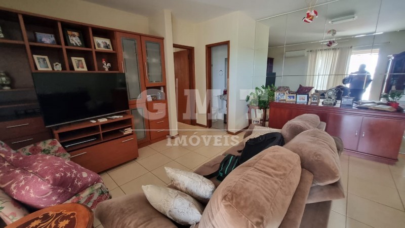 Apartamento à venda com 3 quartos, 107m² - Foto 3