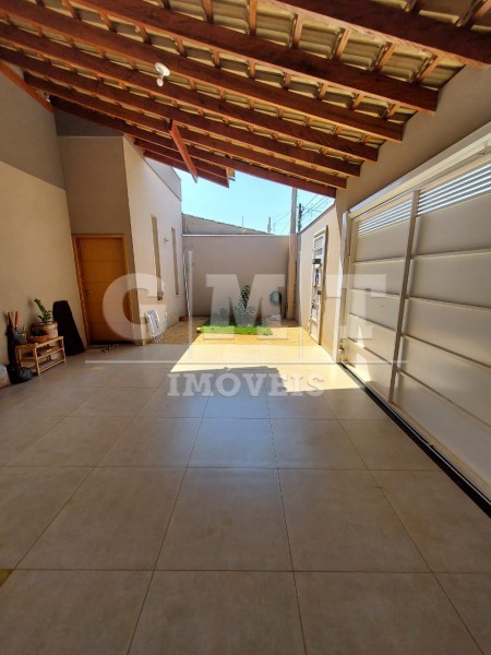 Casa à venda com 2 quartos, 131m² - Foto 1